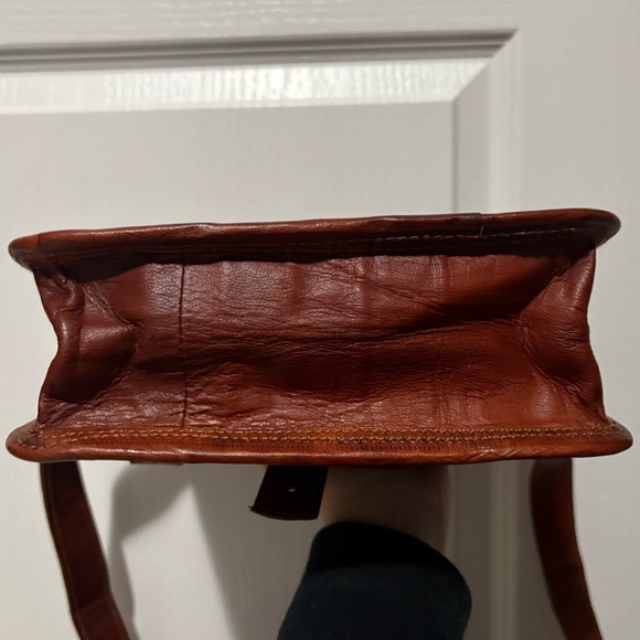 Elegant Brown Leather Satchel - Picture 10 of 13